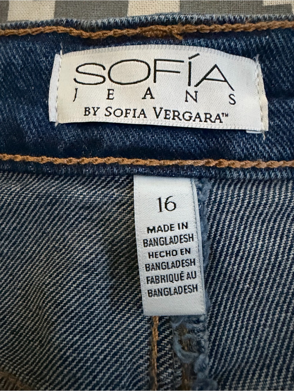 NWT SOFIA VERGARA Chi Dark Wash Mid Rise Cut Off Denim Jean Shorts Size 16 - Picture 10 of 11